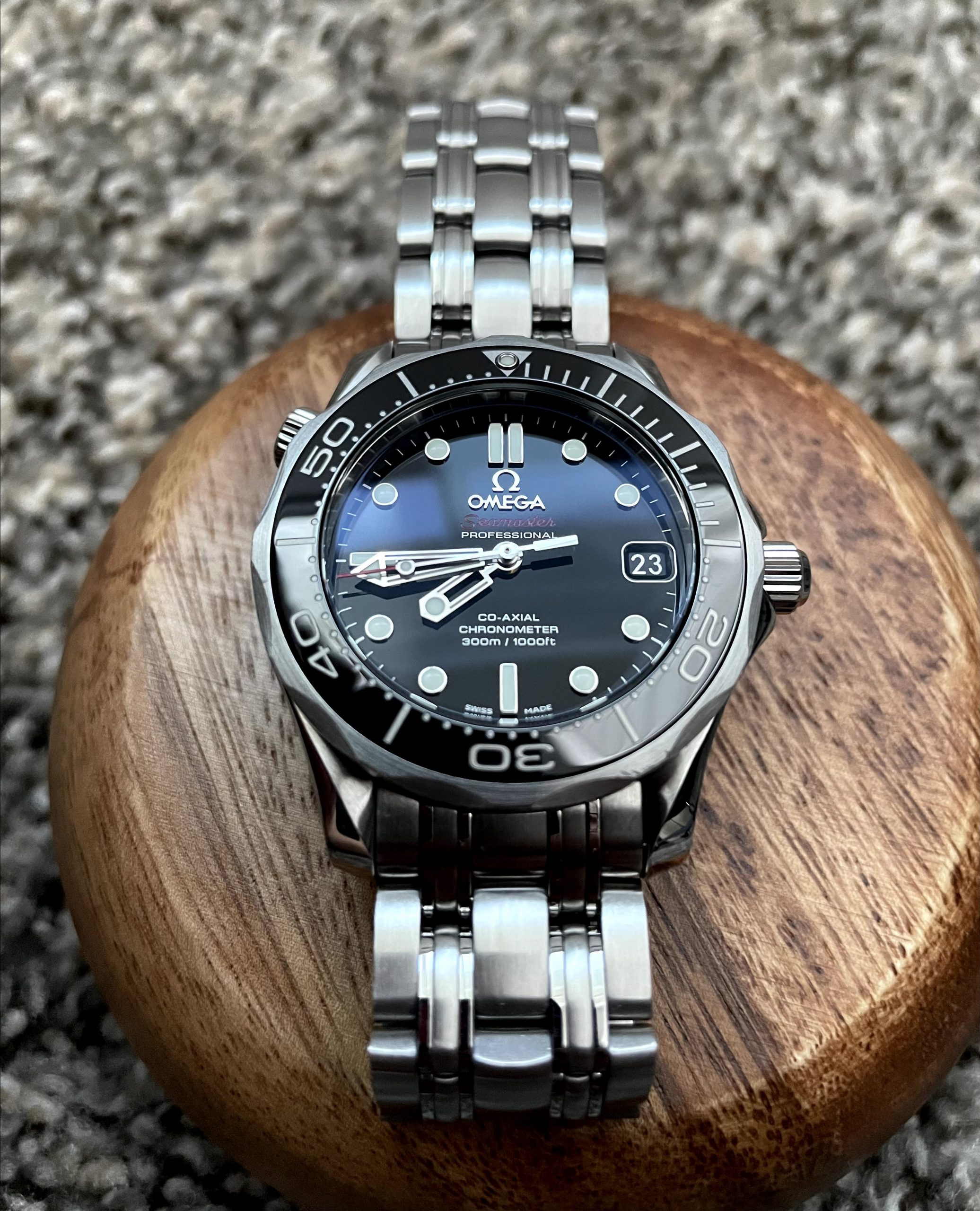 2.Omega Seamaster Series Mechanical Men's Replica Watch 212.30.36.20.01.002